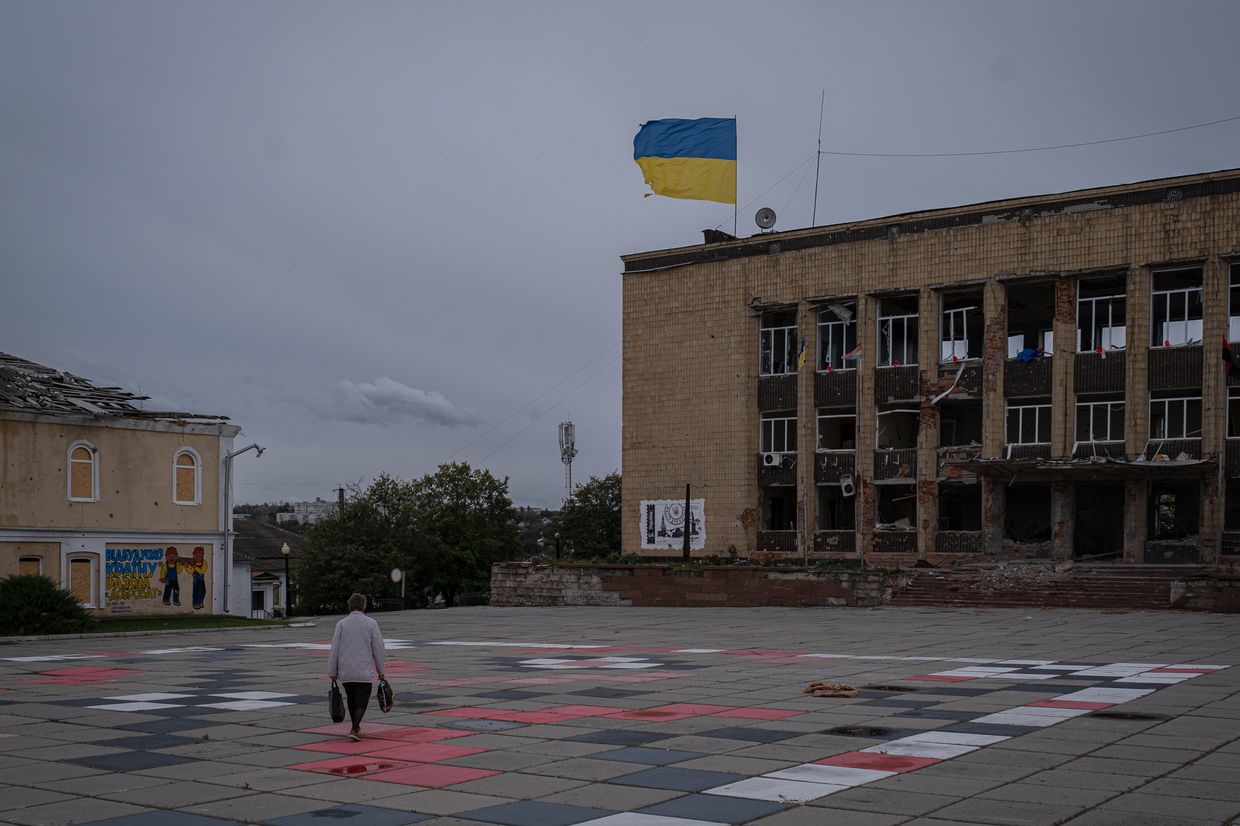 In heavily shelled Kupiansk, some choose to stay despite constant risk of killing (PHOTOS)