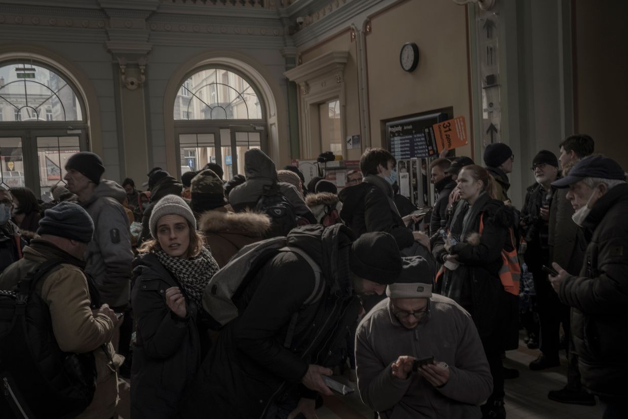 Polish attitudes toward Ukrainian refugees deteriorating, survey shows