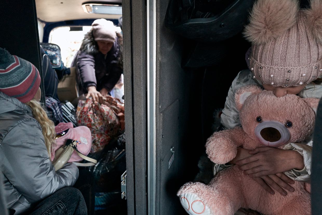 Dnipropetrovsk Oblast's eastern villages evacuating families as Russian troops close in