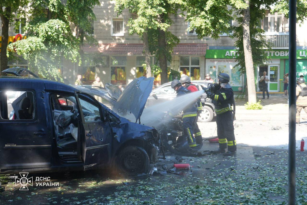 Russian strike on downtown Sumy kills at least 4, injures 28, authorities say
